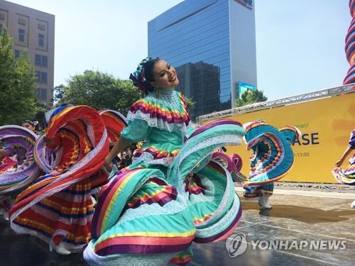 '흥으로 일상 회복' 천안 흥타령 춤 축제 개막