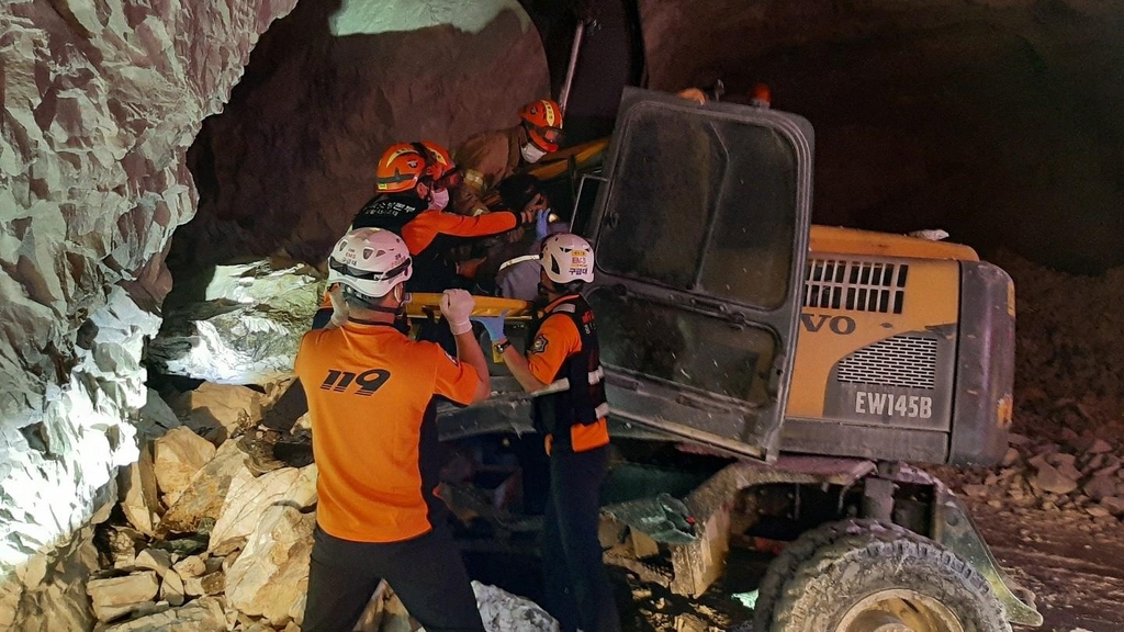 단양 광산서 붕괴 사고…50대 굴삭기 운전자 사망