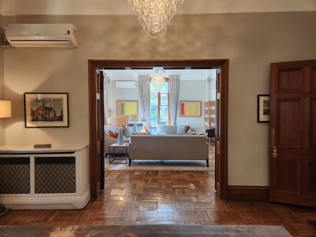 여왕이 심은 벚나무·위스키 바…역사 품은 정동 영국대사관