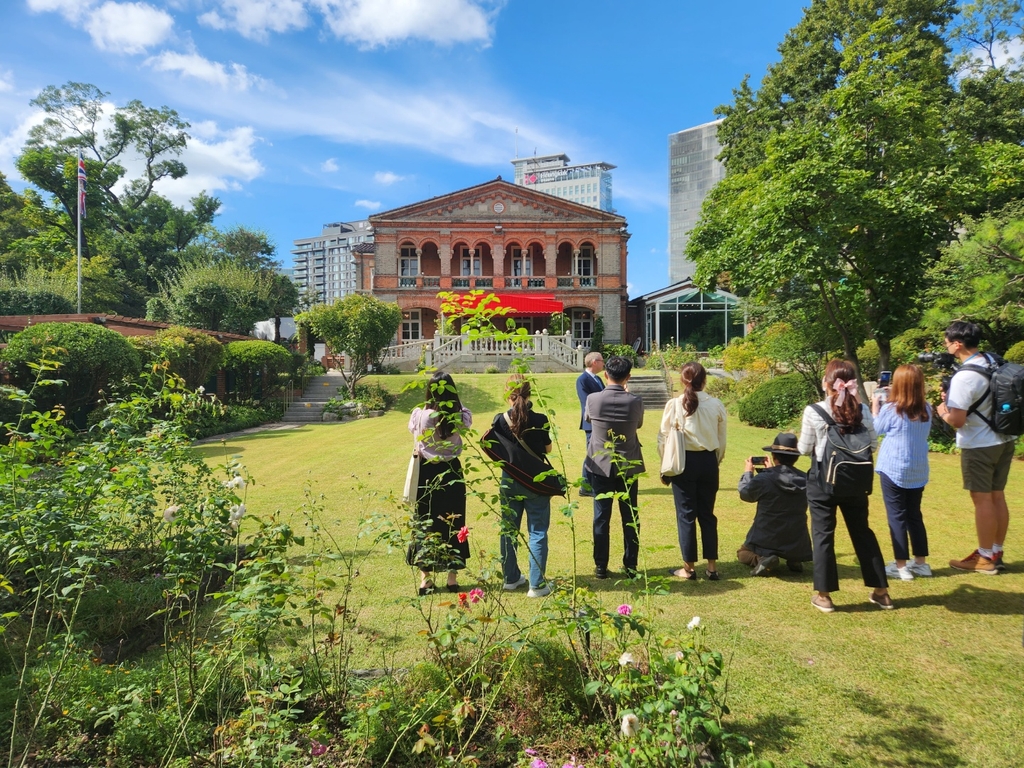 여왕이 심은 벚나무·위스키 바…역사 품은 정동 영국대사관