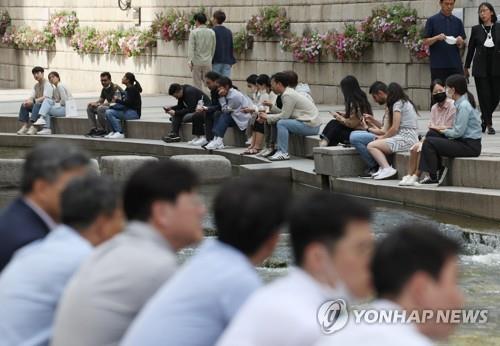 맨얼굴로 외친 "대∼한민국"…야외마스크 해제 첫날(종합2보)