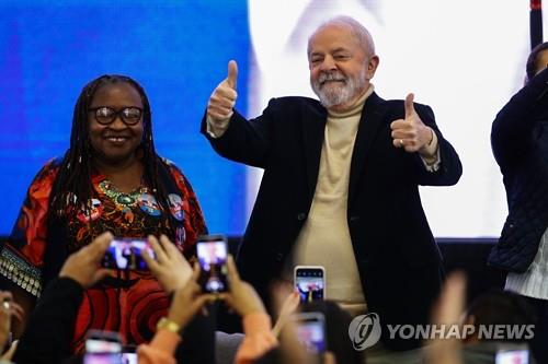 룰라, 브라질대선 1차서 당선확정?…일부 조사 '유효 과반' 전망(종합)