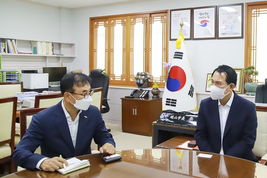 서산 대산항 하역 크레인 대수리…컨테이너 처리 능력 2배로