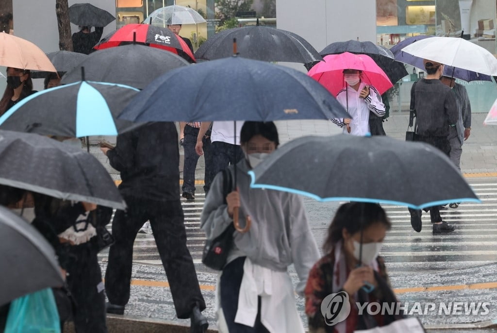 '힌남노' 한반도 상륙…화요일 오전까지 전국 폭우·강풍