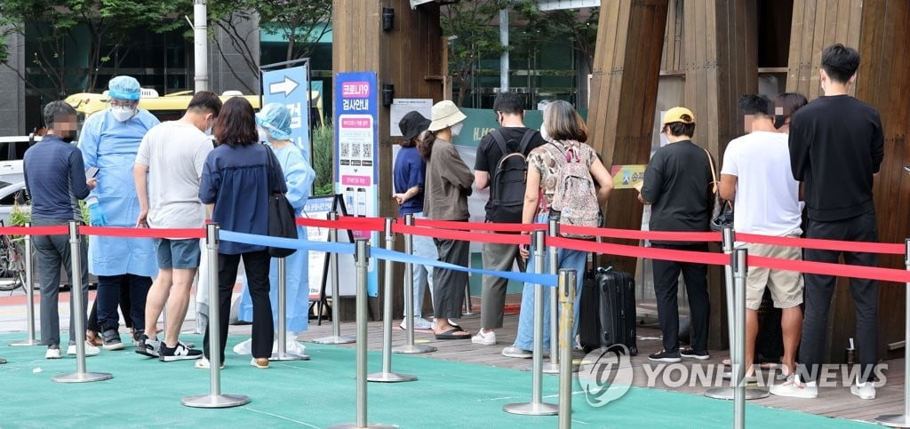 오후9시까지 전국 9만1239명 확진…연휴 끝나자 '급증'