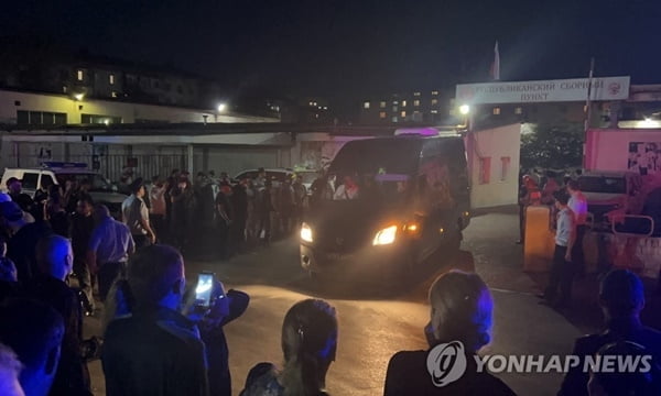 "아빠 안녕, 꼭 돌아와"…푸틴 동원령에 러 '눈물의 생이별'