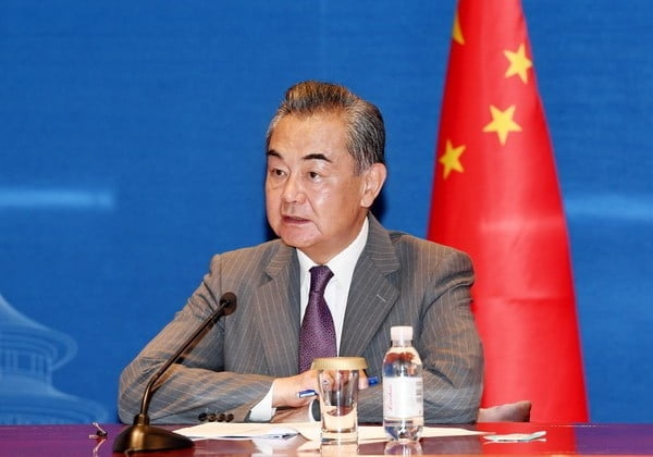 中 왕이 "우크라 전쟁 악화시키는 언행 피해야"