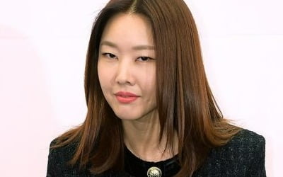 [TEN피플] 논란에 침묵한 한혜진, '전남친 흔적' 팔아 유튜브 홍보하는 '이중적 태도'