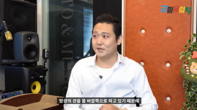 [종합] '천재보컬' 김혁건, 교통사고로 사지마비 "휠체어 밀 수 있는 정도만 되도"('근황올림픽')