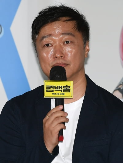 [TEN 포토] 이연우 감독 '8년만에 '컴백홈'으로 인사드려요''