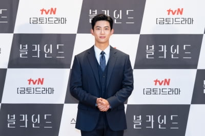 옥택연 "촬영 중 많이 맞고 굴러…피 분장 좋아하시더라"('블라인드')