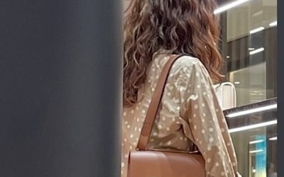 '10월 결혼' 공효진, 10살 연하 ♥케빈오가 찍어줬나? 땡땡이 셔츠도 소화하네 [TEN★]