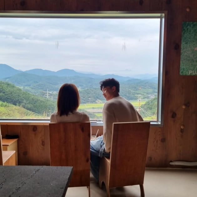 "내 앞에 나타나줘서 감사해" 한정민♥조예영, 풍경 예쁘면 뭐해? 서로에게 시선 고정[TEN★]