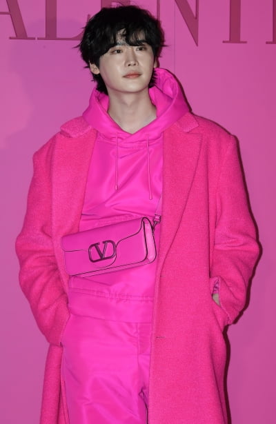 [TEN 포토] 이종석 '핑크빛 유혹'