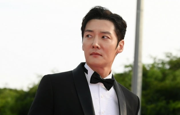 '불법 유흥업소 방문' 최진혁 "초심 잃지 않고 성실하게"[TEN★]
