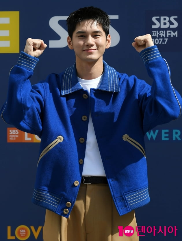 [TEN 포토] 옹성우 '매력적인 파이팅!'