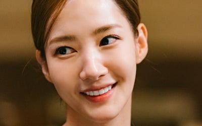 박민영, '♥썸남' 직장 상사와 식사 장면 포착…발그레한 핑크빛 미소('월수금화목토')