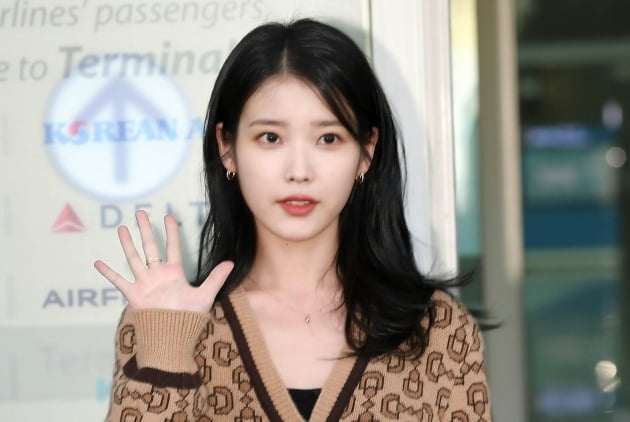 밀라노 다녀온 아이유, 코로나19 밀접 접촉자 분류→춘사영화제 불참