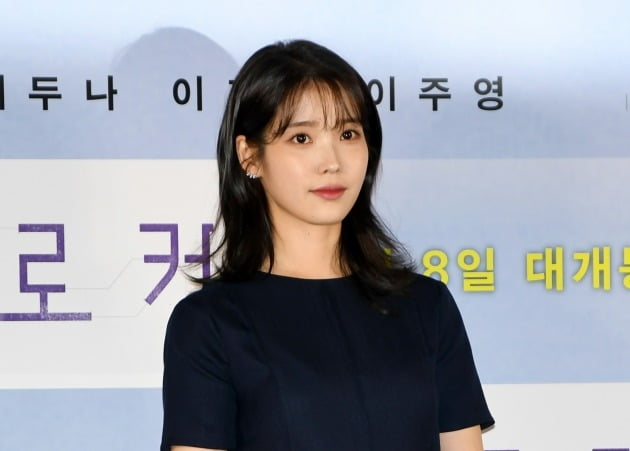 [종합] '코로나 밀접 접촉자' 아이유, 춘사영화제 신인상 "'브로커', 인생 최고의 장편 영화"