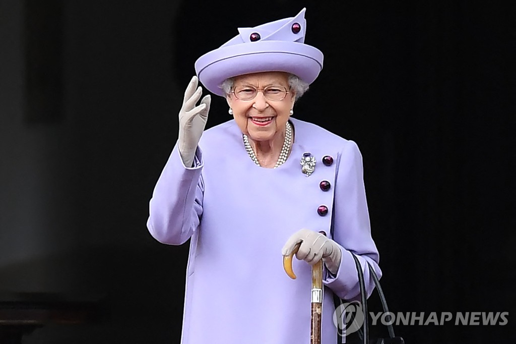 영국 여왕과 축전 주고받던 北김정은, 국장에 예우 다할 듯