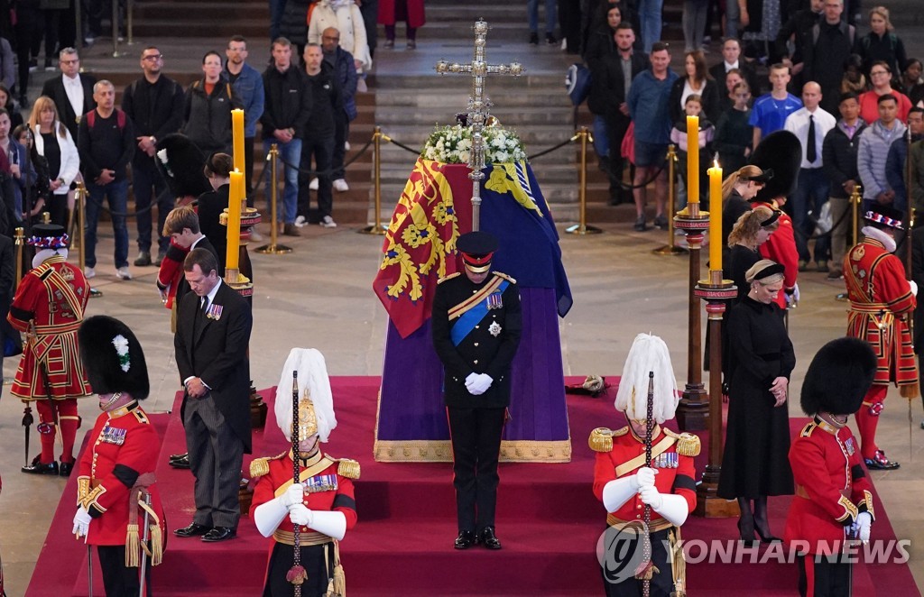 [르포] 英여왕 관 안치된 웨스트민스터 홀 직접 들어가보니