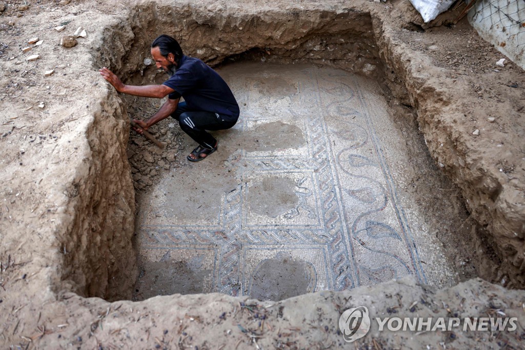 [월드&포토] 난민촌 올리브 농장에서 발견된 동로마제국의 모자이크