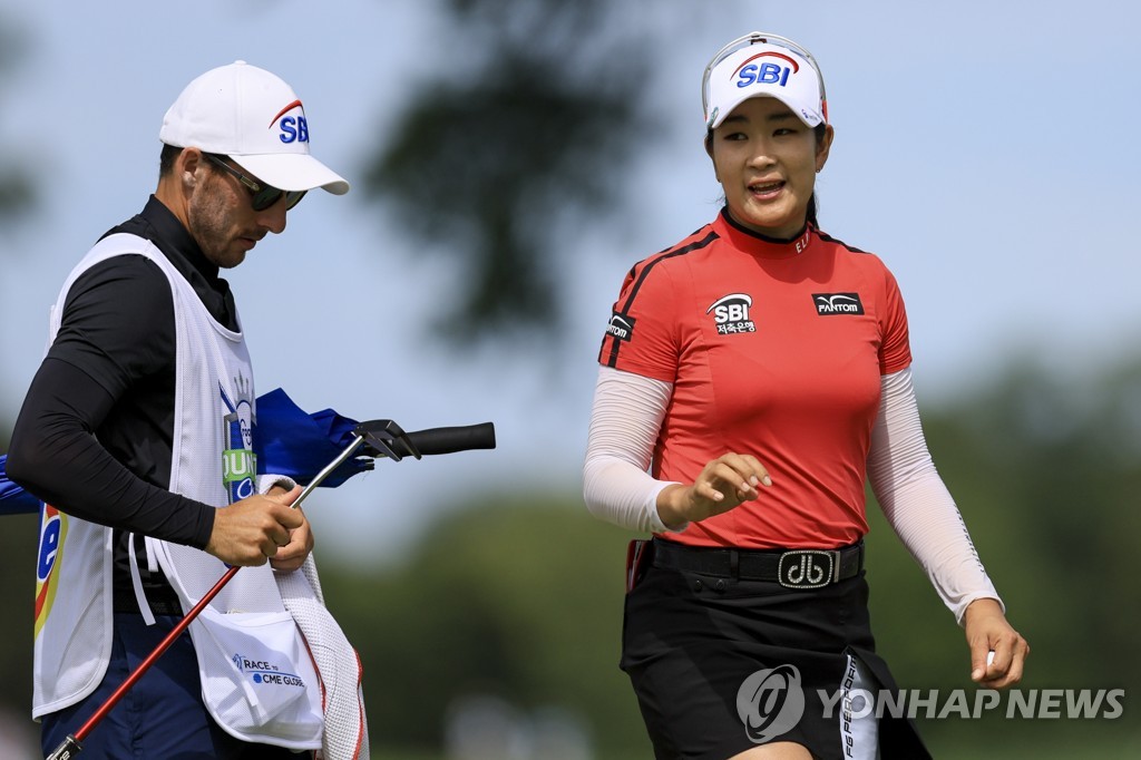 Jungeun Lee, tied for 4th by 3R 4 strokes at the Kroger Queen City Championship on the LPGA Tour (Overall)