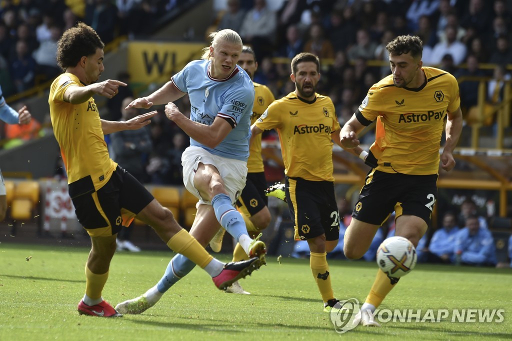 O décimo primeiro gol do Hulan Manchester City 3-0 Wolverhampton ... Suplente Huang Hee-chan