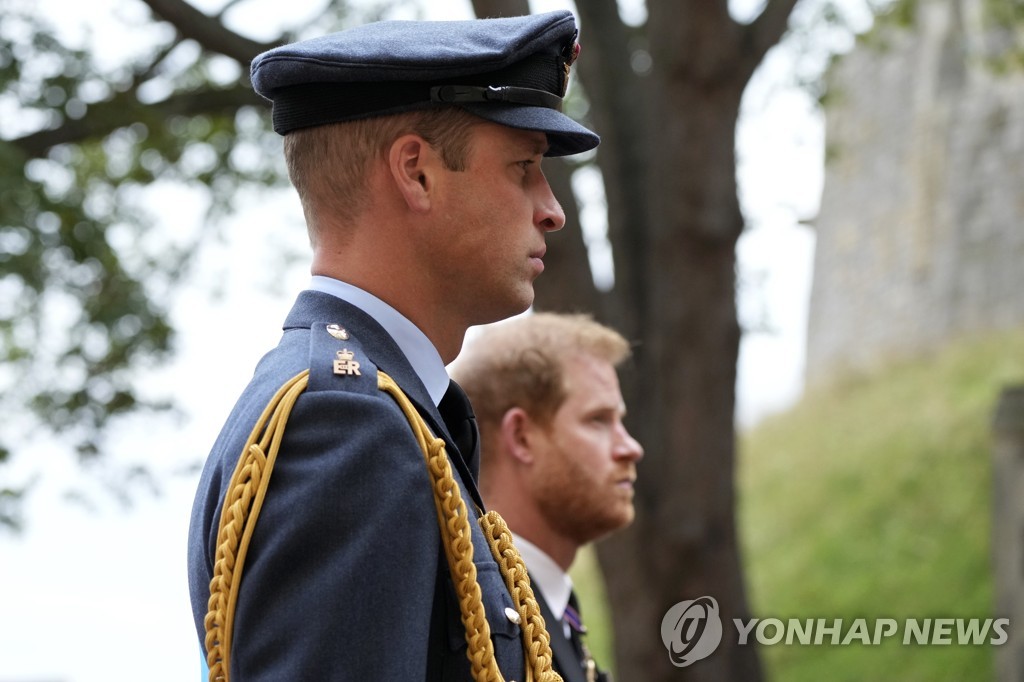 의젓히 증조모 배웅 '최연소 애도자' 조지왕자·샬럿공주