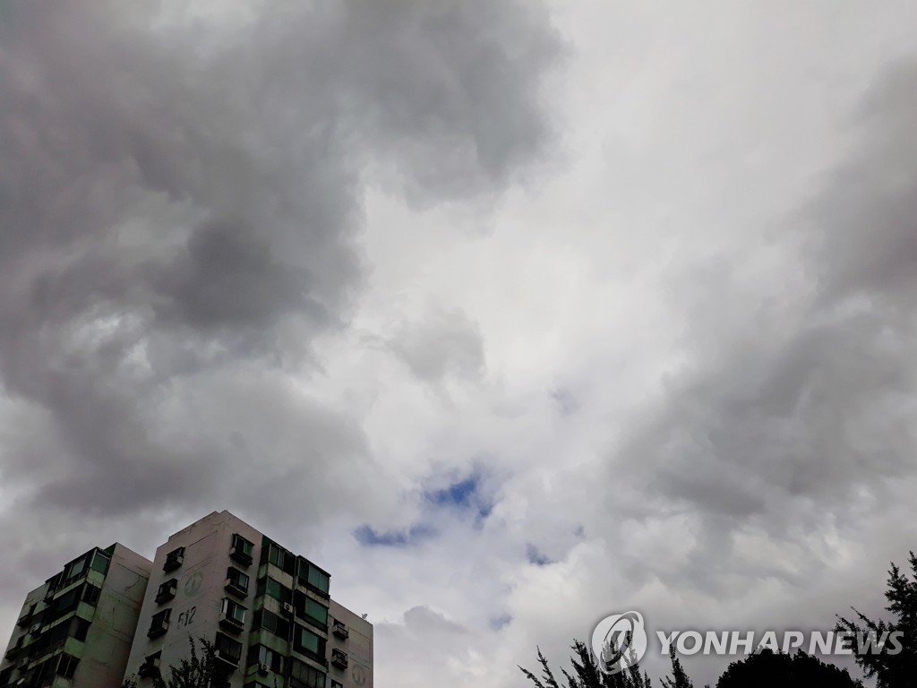 [날씨] 연휴 셋째날 전국 대체로 흐림…제주도·남해안 비바람