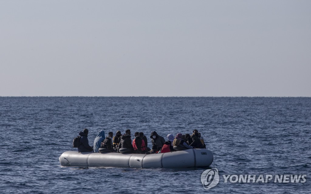 튀르키예 "그리스 해역서 쫓겨난 아기 2명 등 이주민 6명 사망"