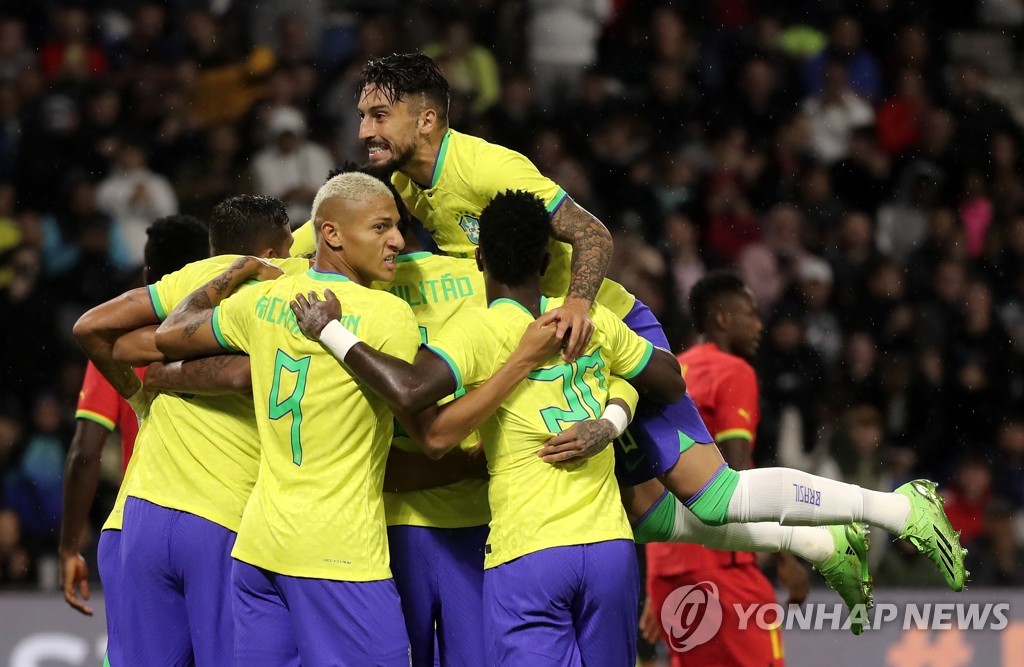 Bendu contra as equipes do Uruguai e Irã... Gana perdeu para o Brasil com um placar de 0-3