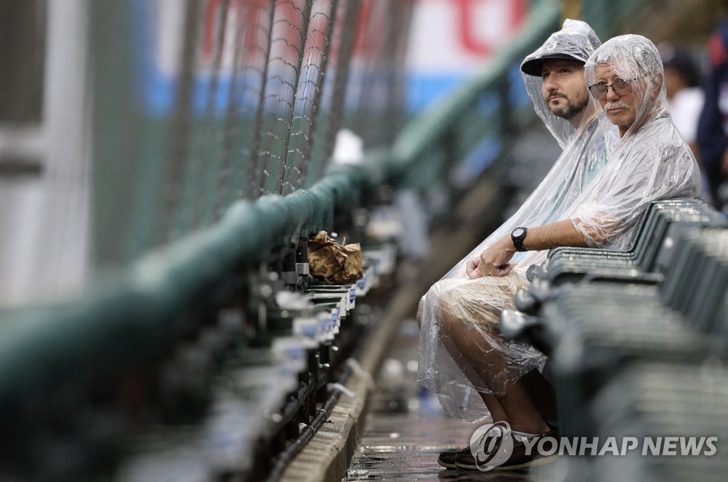 4시간33분 기다려 8시간20분 만에 끝난 MLB 시애틀-클리블랜드전