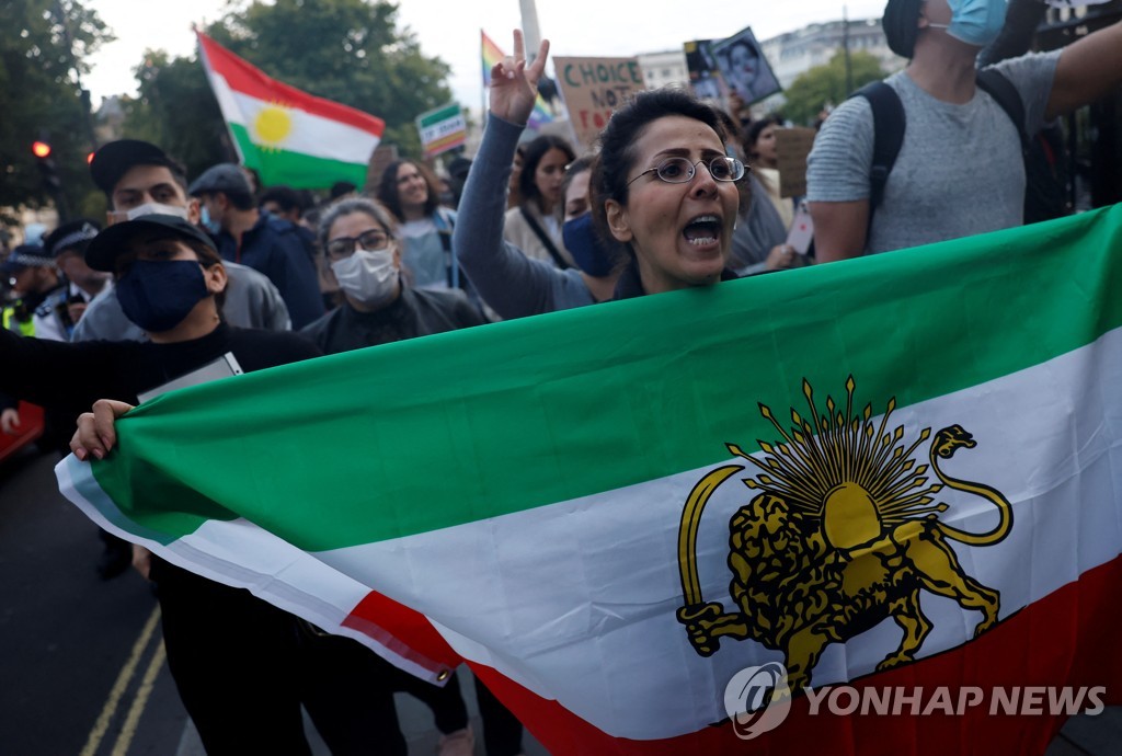 Protestos em todo o mundo contra o 'mistério do hijab' do Irã