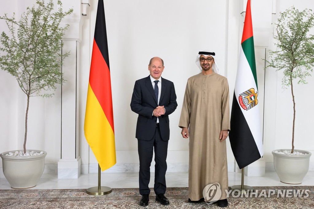 독일, UAE와 가스 공급 계약 체결…"러시아 의존 줄일 것"