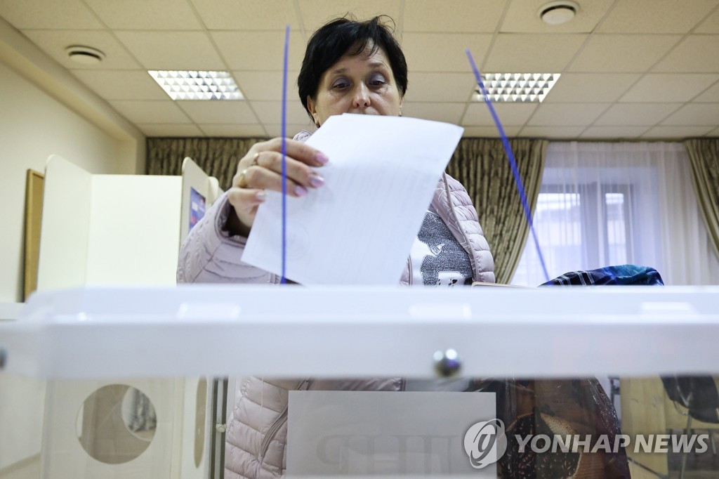 러 우크라 점령지 주민투표 이틀째…민간시설에 미사일 공격도