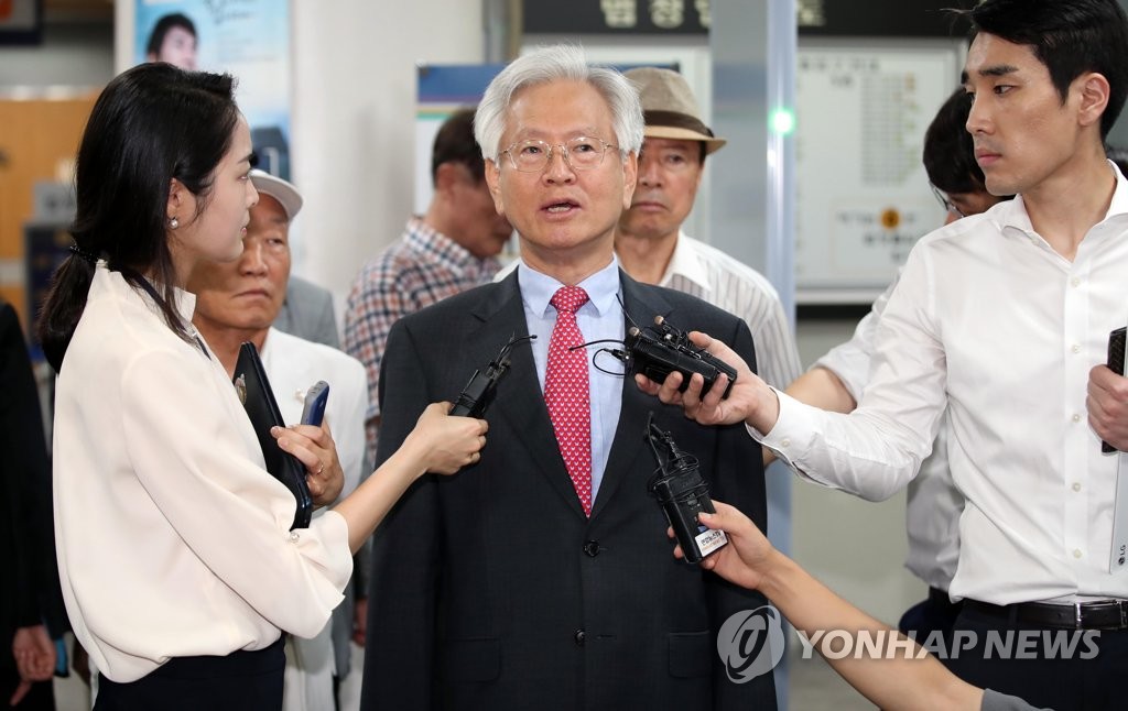 대법 "'문재인은 공산주의자' 고영주, 배상책임 없어"