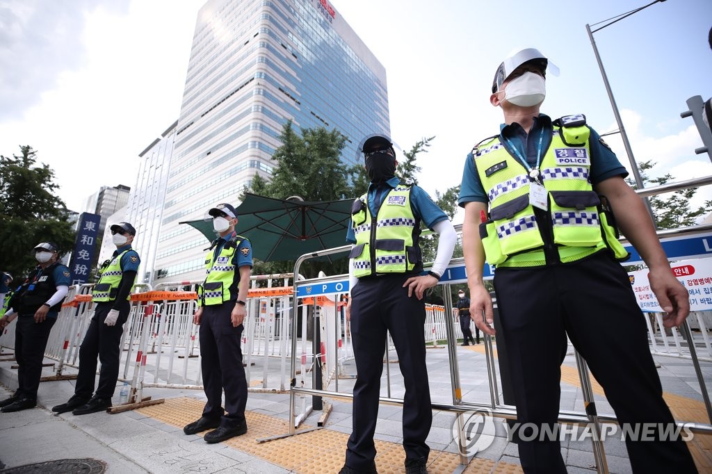 법원 "거리두기 4단계, 대규모 집회 금지는 타당"