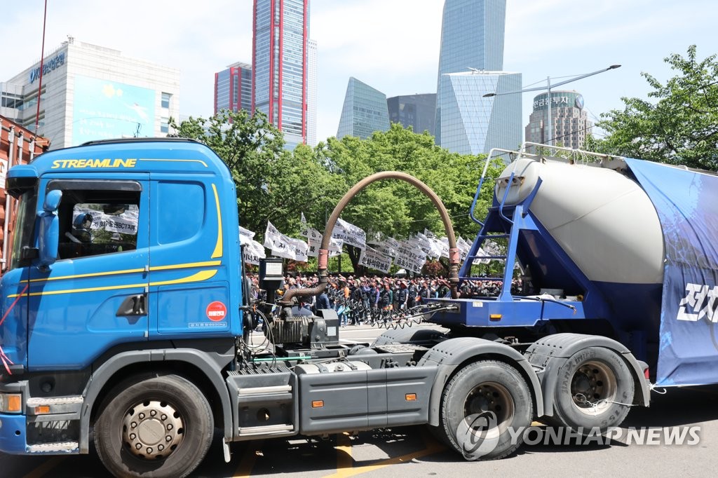 도로점거·경찰관 폭행 화물연대 울산 조합원 3명 집행유예