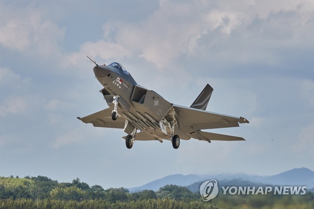 이종섭 "KF-21, 북핵위협 억제에 큰 역할"…비행성공 축하행사