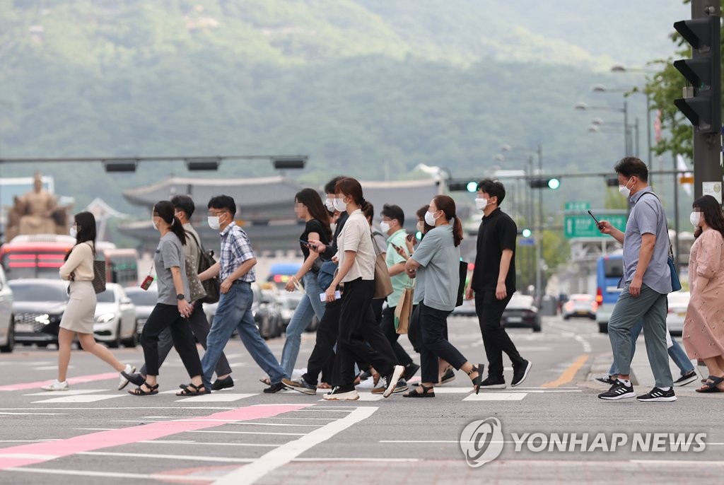 한국 여성 경제활동참가율 OECD 30위…민간기업 女임원 3.6%