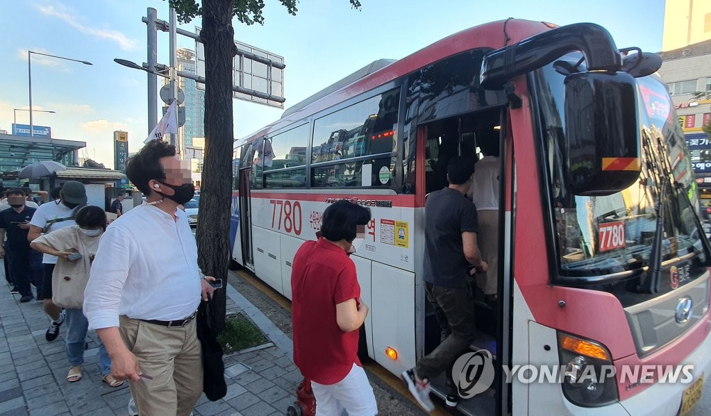 경기도 노선버스 92% 멈춰서나…노조, 오늘 파업 찬반투표
