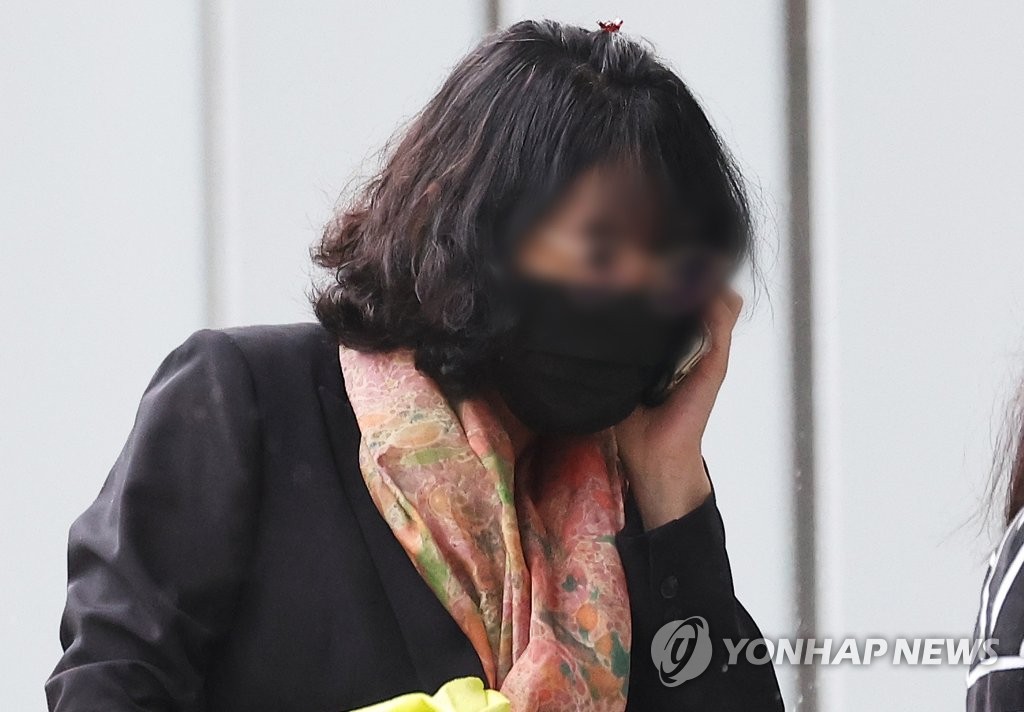 검찰, '법카 유용 의혹' 김혜경에 소환 통보