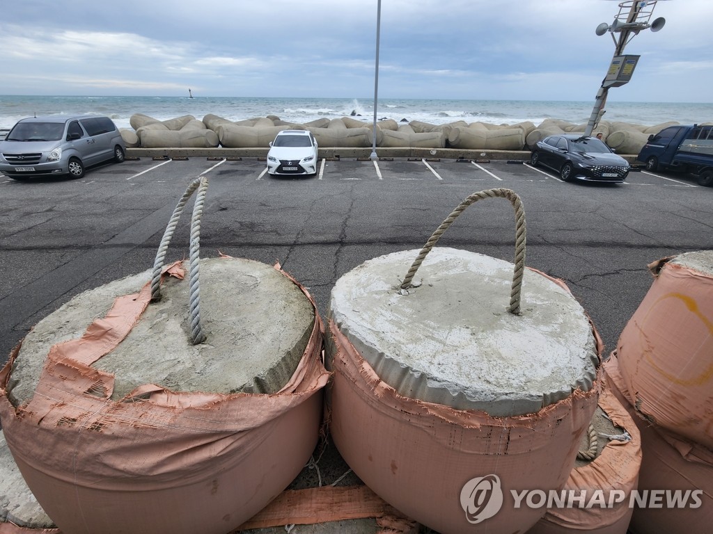 [태풍 힌남노] "초고층 생기고 가장 센 태풍"…부산 빌딩풍 '긴장'