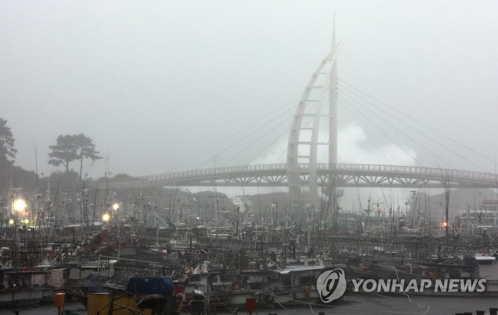 [태풍 힌남노] 휴교·원격수업에 제주 심야버스 운행 임시 중단