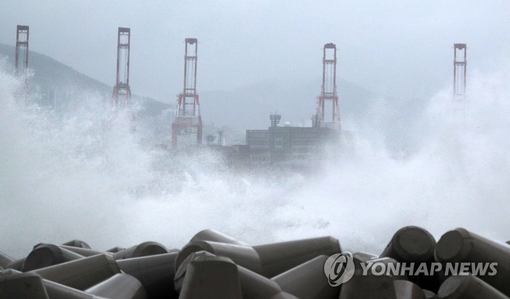 제주에 바짝 다가선 태풍…전국서 피해 잇따라(종합 2보)