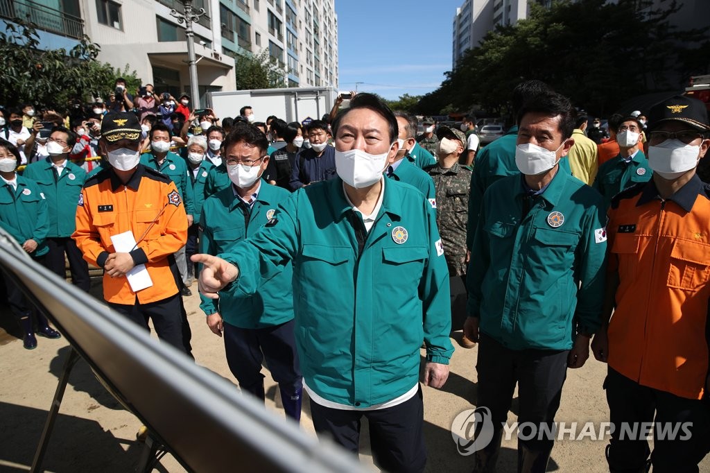 '모두 힘 모아'…태풍 아픔 딛고 수해 복구 구슬땀(종합2보)