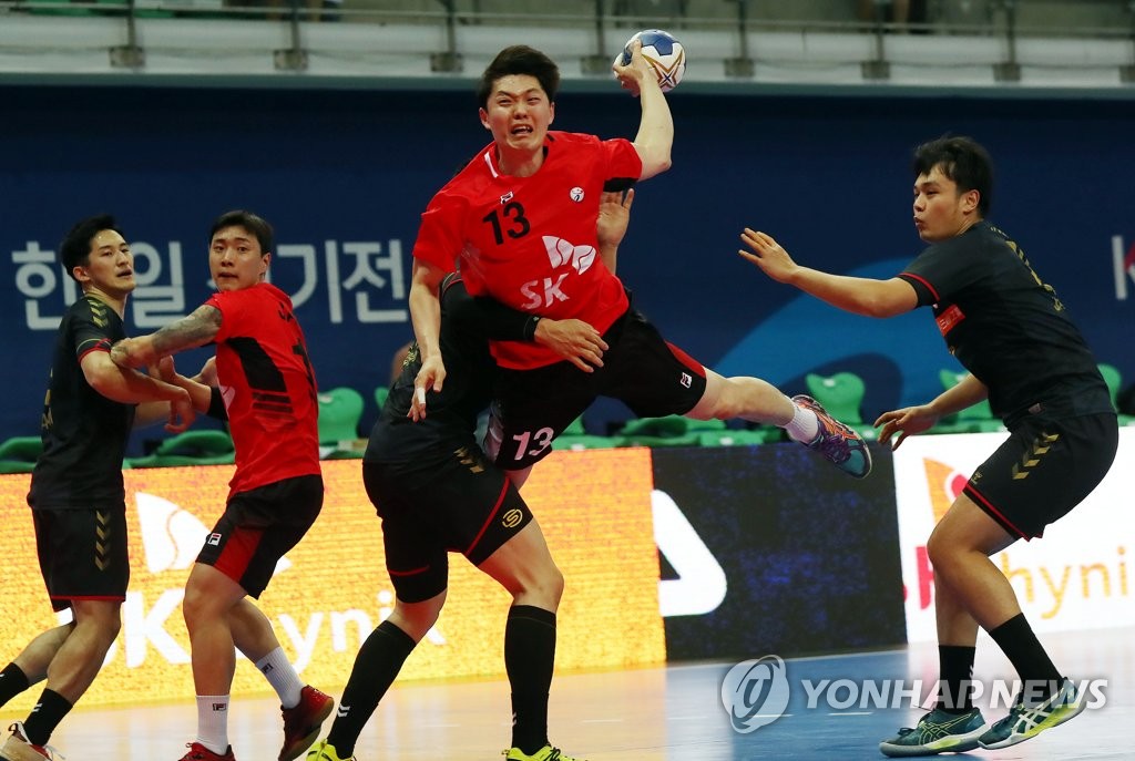 한국 남자핸드볼, 일본과 정기전 역전승…프레이타스 감독 첫 승