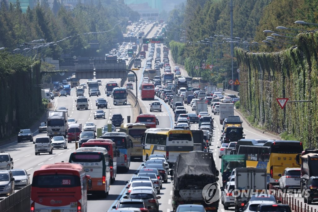 이번 추석 고속도로 통행량 18% 증가…휴게소 매출 72% 급증