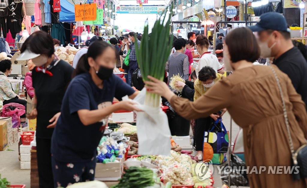 3년만에 온가족 모인 추석…"오랜만에 얼굴 보니 반가워요"